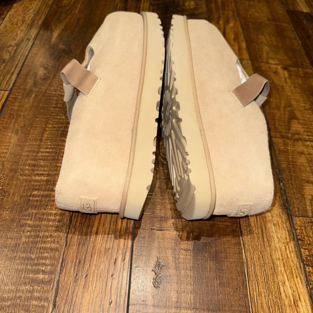 Ugg Women's Goldenstar Hi Clog/sand - Picture 4 of 10